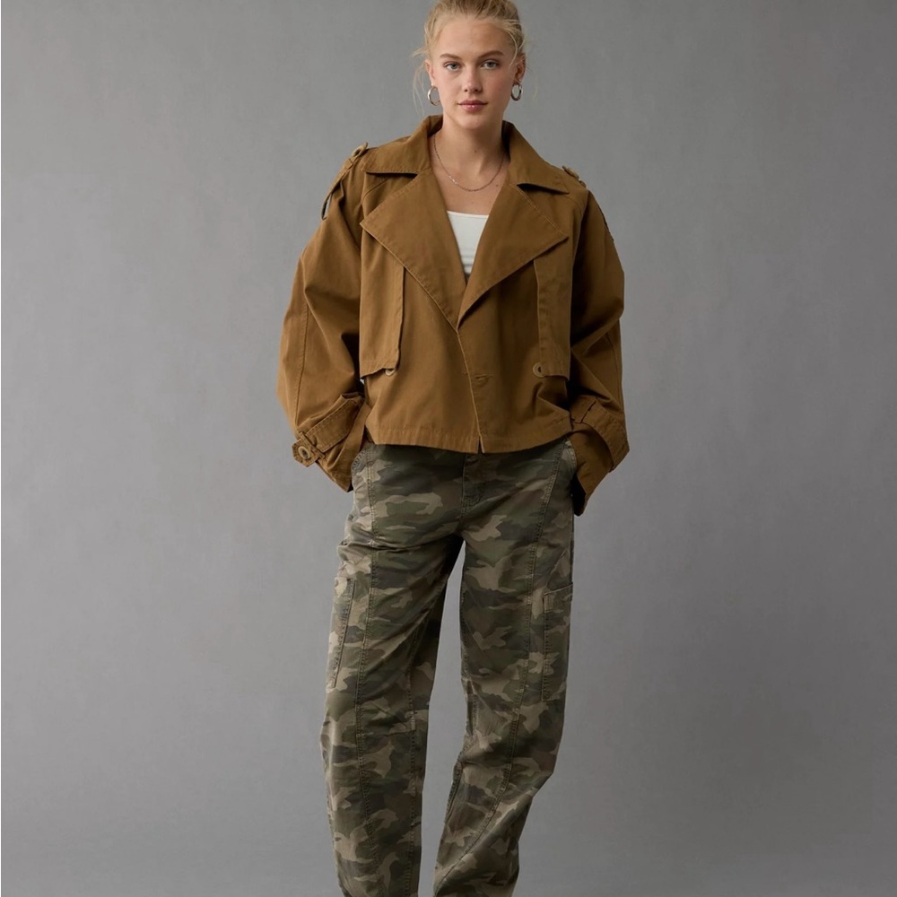 AE Stretch Barrel Cargo Pant. Size 8. NWT.